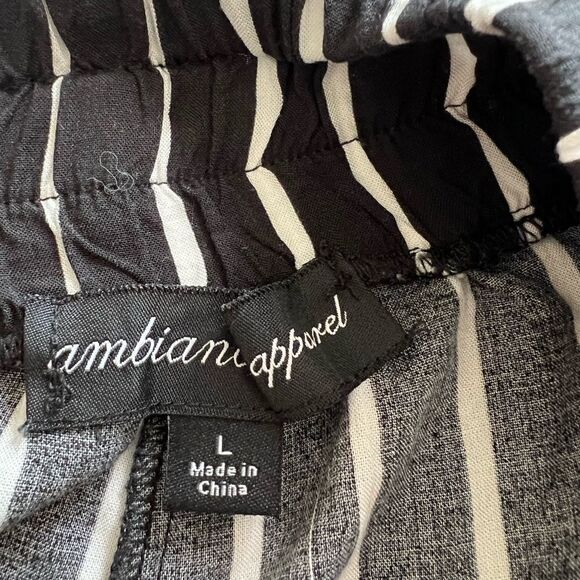 Ambiance Apparel women’s high waisted black/white striped shorts with pockets L - Picture 5 of 7